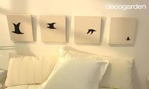 Se trata de un estilo que no pasa de moda y que aporta un toque clásico (pero, ojo, muy actual) a cualquier dormitorio. Como Hacer Un Cabecero Con Una Secuencia De Cuadros Pintando Pajaros