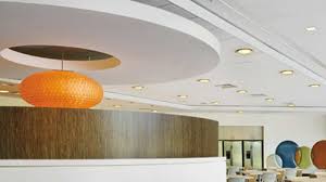 Gola in cartongesso con luce soffusa e abbassamento del soffitto sopra il tavolo. Abbassamenti In Cartongesso Milano Cartongesso Milano