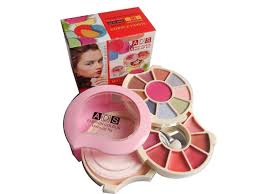 This makeup case enjoys a great popularity among professional makeup artists, learners, therapists, hairdressers, a beginner and many others. Ads Small Makeup Kit The Voice Of Beauty New Fashion A3926 Buy Online In India At Desertcart In Productid 78148997