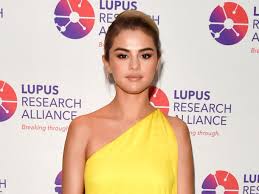 Her mother is of part italian ancestry, and her father is of mexican descent. Selena Gomez Said Her Lupus Was Life Or Death Before Her Kidney Transplant Teen Vogue