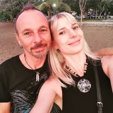 Elisa Hyde's Instagram, Twitter & Facebook