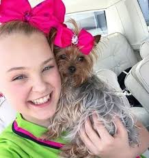As soon as the door closed, jojo siwa appeared (she was invisible and actually there the whole time) and everyone started to freak out. Jojo Siwa Height Weight Age Bio Net Worth Boyfriend Family Affair