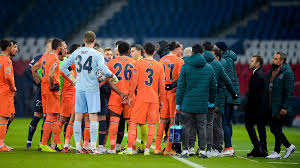 Istanbul başakşehir seite auf flashscore.de bietet liveergebnisse, resultate, tabellen und spielinformationen (tore, rote karten,.). Partie In Paris Vor Abbruch Spieler Von Basaksehir Istanbul Protestieren Und Verlassen Den Platz Sportbuzzer De