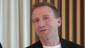 Projekt "Helfende Hände" als Unterstützung für Kärntner und Osttiroler  Fußballvereine ⚽️, ÖFB-Präsident Mag. Klaus Mitterdorfer, KFV-Präsident  Mag. Martin Mutz und ÖGK-Obmann KommR. Matthias Krenn ...