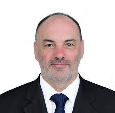 Ian Findlay's Instagram, Twitter & Facebook