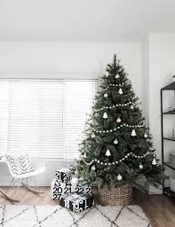 11 Minimalist Christmas Trees Minimalist Christmas Tree Minimalist Christmas Decor Scandinavian Christmas Trees