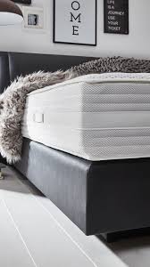 Weil der unterbau von allen boxspringbetten ohne matratze aus vollholz besteht, halten die betten auch hohen belastungen. Bei Unseren Boxspringbetten Ist Der Topper Bereits In Der Matratze Integriert So Lasst Es Sich Super Einfach Beziehen Boxspringbett Mobel Bett