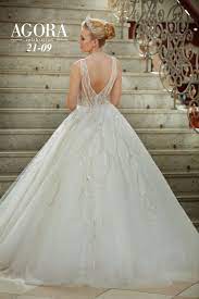 In pronovias sind wir seit jahrzehnten die nummer 1 im verkauf von brautkleidern, wir geben uns täglich mühe, um ihren hochzeitstag unvergesslich zu machen. Exklusive Brautkleider Aus Europa Braut Brautkleid Brautkleid Gunstig