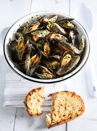Moules Barbecue A La Salsa Verde Ricardo Recipe Grilled Mussels Healthy Meats Shellfish Recipes