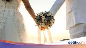 Isnin, april 04, 2011 : Kisah Anak Gadis Yang Menikah Di Usia 12 Mau Sekolah Lagi Harus Izin Suami