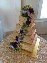 4 Tier Wedding Cake Finished In Champagne Buttercream Diamond Imprint With Pearls In The Corners Fresh Flowers 4 Tier Wedding Cake Cake Butter Cream