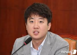 서울과학고등학교 졸업이후 명문대로 우리나라 뿐만 아니라 전세계에서 손꼽히는 ì´ì¤€ì„ ì†í•™ê·œì— ë³¸ì¸ë‹¨ì‹ì€ ìˆ­ê³ í•˜ê³  é»ƒë‹¨ì‹ì€ ì¡°ë¡± ëŒ€ìƒ 2016ë…„ ì œ20íšŒ êµ­íšŒì˜ì› ì„ ê±°