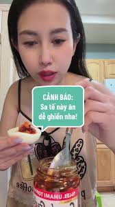 Món Ngon Phải Thử: Trứng Lòng Đào và Tỏi Giòn