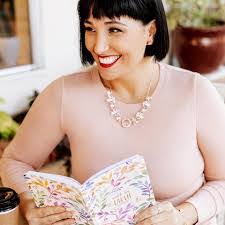 Julie Lanning's Instagram, Twitter & Facebook