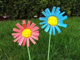 Für die blumen reicht es völlig nur die hälfte. Blumen Aus Klorollen Basteln Kinderspiele Welt De