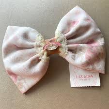 全新絕版日本liz lisa my melody 粉紅色蝴蝶蝴蝶結頭夾髮夾頭飾, 女裝, 手錶及配件, 髮飾- Carousell