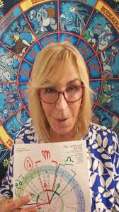 LIVE ⚠️: Comenzamos la semana con el trígono de #Mercurio y #Quirón... 😃,  ... que ayuda a nuestra mente y a nuestra fuerza de recuperación a pensar  en positivo y superar obstáculos. 💪🏻, Mientras ...