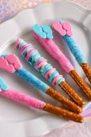 You've just got to try these if you're planning a fun diy gender reveal party to celebrate new parents in the family! Gender Reveal Party Pretzels Toot S Mom Is Tired