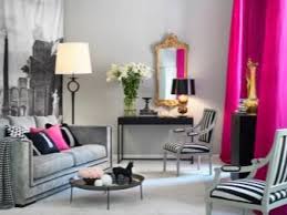 الجمع بين لون الستائر مع خلفية في الداخل 90 صور كيفية اختيار الستائر في الغرفة إلى الأثاث وورق الجدران الخفيفة وأفكار التصميم الداخلي المألوف لغرفة المعيشة