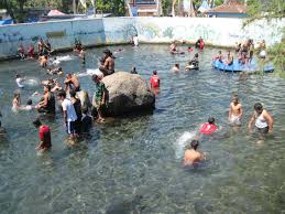 Harga tiket masuk wisata tlatar boyolali sebesar rp. Tradisi Padusan Di Boyolali Ribuan Orang Padati Tlatar Dan Pengging