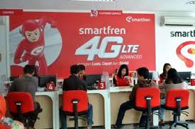 Operator komputer (pc) telah memasukkan informasi ke dalam komputer. Ini Pertimbangan Smartfren Untuk Merger Dengan Operator Lain Info Komputer