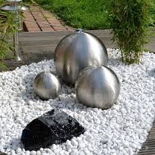 Sprudelnde brunnen und wasserspiele im garten erfreuen das auge und sind perfekte schmuckbauten. Wasserspiel Edelstahl Matt 3er Set Mit Pumpe Beleuchtung 28 25 20cm Online Kaufen Bei Gartner Potschke