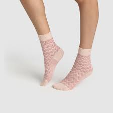 Trouvez ici des chaussettes rohner, falke ou kunert et profitez de la livraison gratuite. Chaussette Femme En Coton A Motifs Chevrons Lurex Rose Made In France