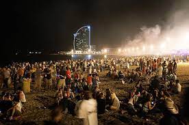 In barcelona, summer starts with saint john's eve and its bonfires. Que Hacer En Barcelona Para La Verbena De San Juan