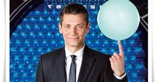 Ce varsta si ce studii are prezentatorul stirilor de la antena 1. Biografia Valentin Butnaru De La Stirile Observatorului La Emisiunea The Wall Aka Zidul Din Tomana La Antena 1