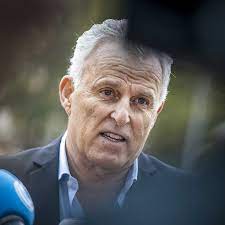 De vries zou bedrag van 150.000 euro zijn beloofd criminelen zouden dreigen met aanslag met raketwerper op rtl boulevard ook zondag geen rtl boulevard, vanaf maandag. Uos6uw Icwj33m