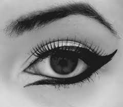 Black And White Graphic Eyeliner This Could Be For A Magazine I Like It Dramatic Eyeliner Egyptian Eye Makeup No Eyeliner Makeup