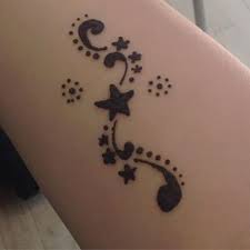 I bet this easy henna tattoo design (made from black henna) will suit any person. 15 Simple Henna Tattoo Designs Ideas