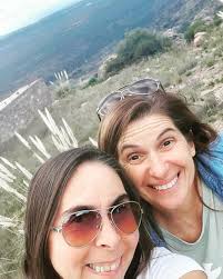 Amo la montaña, viajar y visitar amigos, tanto como recibir a cada  Consultante en mi espacio real o virtual. La oportunidad q cada uno me da  de hacer lo que tanto me