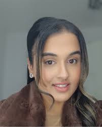 Emma Deering's Instagram, Twitter & Facebook