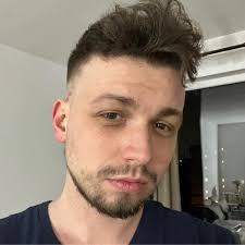 Tyle tych wiadomości „będzie zdjęcie z bigosem” że nie mam nawet  ochoty.Obrzydziliscie mi ten bigos jak Krzysztof Rutkowski mi obrzydził  kozaki prady które raz założyłem i widząc jego w nich nie mogę