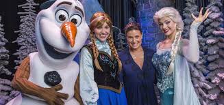 Idina Menzel To Release Christmas Album On October 18th Mickeyblog Com