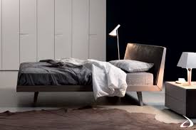 Cedric dasesson ispirazione per una camera da letto moderna con pareti bianche e parquet chiaro un'alternativa al letto con armadio a ponte. Letti Moderni Made In Italy Arredo Moderno Toparredi