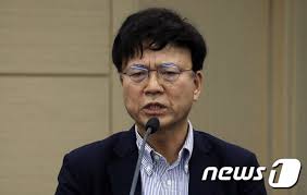 이병태교수는 최근 사회혁신에 대해 다양한 해법을 제시하고 있으며, 최근 삼성전자 갤럭시노트7 폭발사고와 관련해 미 cnn이 이병태교수와의 인터뷰를 통해 갤럭시노트7 폭발의 문제와 대책을 방송하기도 했다. ë¬´ìŠ¨ ì§ˆë¬¸ íƒœë„ê°€ ì´ëž˜ ì´ë³'íƒœ êµìˆ˜ ê¸°ìž¬ìœ„ êµ­ê°ìž¥ì„œ ë²„ëŸ­
