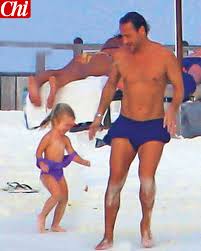 Jun 09, 2021 · a 40 anni è ancora una donna bellissima e sensuale. Ilary Blasi E Francesco Totti Alle Maldive Con I Figli Anche Il 2019 Inizia Al Caldo Gossip It