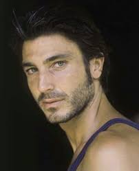 On the background of the first world war, in the cold of the trenches, in the middle of the mud of the battlefields and under the blows of the enemy fire are crossed the destinies of rocco, humble miner who became a sergeant, and of the young nurse albertina, daughter of a general. 25 Daniele Liotti Ideas Churritos Perfect People Spanish Movies