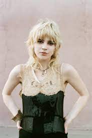 Reddit Hairycelebs Sophie Thatcher Grunge Hair Edgy Hair Curly Hair Styles