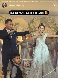Pihak gereja tempat acara tersebut digelar pun ikut selain itu, nella dan dory juga menyelenggarakan intimate party pada hari yang sama sekitar pukul 13:00 wib. Foto Nikah Nella Kharisma Dan Dory Harsa