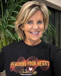 Lisa Barry's Instagram, Twitter & Facebook