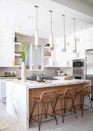 Bila anda memiliki rumah dengan area dapur yang berukuran sangat terbatas, desain kitchen set minimalis dengan model single line/straight ini sangat tepat diaplikasikan untuk dapur anda. Desain Dapur Peninsula Untuk Hunian Anda