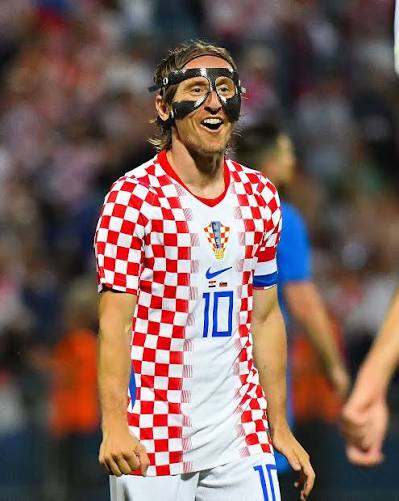 Luka Modrić makes his 𝟐𝟎𝟎𝐭𝐡 appearance for Croatia 🇭🇷 He joins Cristiano Ronaldo, Bader Al-Mutawa and Leo Messi as the only men's players to play in 200+ matches for their country.