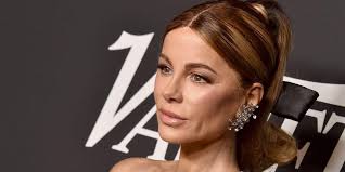 Kate Beckinsale Roasted After Wearing Dress That Resembles A Pair Of  Testicles—And We Get It