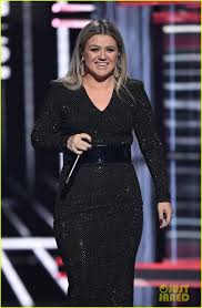 According to the globe, kelly clarkson has been gaining weight because of her busy schedule and ugly divorce. Kelly Clarkson Reveals Secret To Recent Weight Loss It S Not Exercise Photo 4097208 Kelly Clarkson Pictures Just Jared