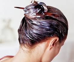 Comment Fortifier Et Assouplir Vos Cheveux Grace A Un Masque Fait Maison Astuces De Grand Mere Masque Cheveux Secs Maison Masque Cheveux Secs Masque Cheveux