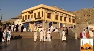 Disinilah nabi muhammad saw diasuh sendiri oleh kekenya dengan penuh kecintaan, usia abdul muthalib pada waktu itu mendekati 80 tahun. Perpustakaan Di Mekah Ini Konon Adalah Rumah Kelahiran Nabi Muhammad Saw