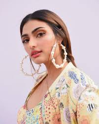 Athiya shetty is an indian beautiful bollywood film actress.checkout athiya shetty age, height, weight, hot, movies, boyfriend, family, wiki and biography. Did Athiya Shetty Break Up With Her Boyfriend Gmspors